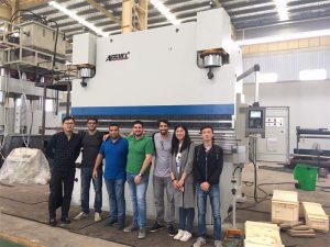 Brazilští zákazníci navštěvují továrny a kupují lisovací brzdové stroje