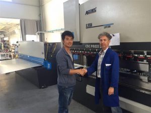 Návštěva v Kypru Návštěva lisu brzdového stroje a střihacího stroje v naší továrně