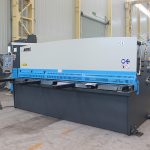 hydraulický plechový řezací stroj pro řezání kovů, kovový plech, kovový střihací stroj